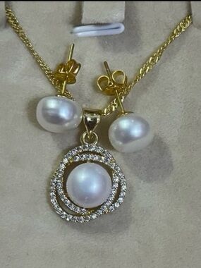 Natural White South Sea Cultured Pearl Necklace 22” & Pearl Earrings 9-10 mm